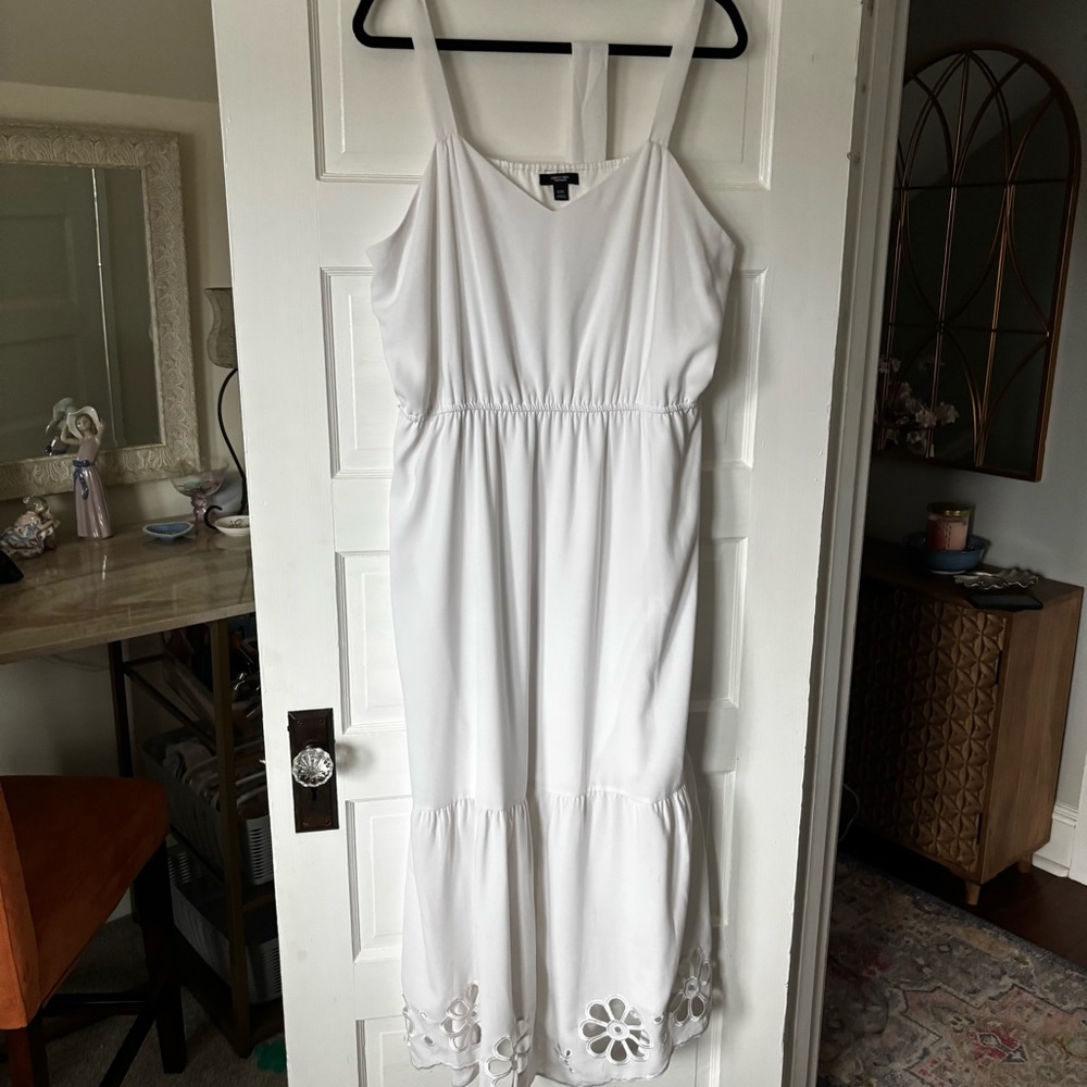 Simply Vera Vera Wang White Tiered Cut Out Maxi Dress - Picture 2 of 6